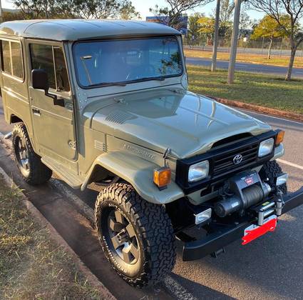 TOYOTA BANDEIRANTE 3.7 BJ50LV 4X4 TETO RIGIDO DIESEL 2P MANUAL